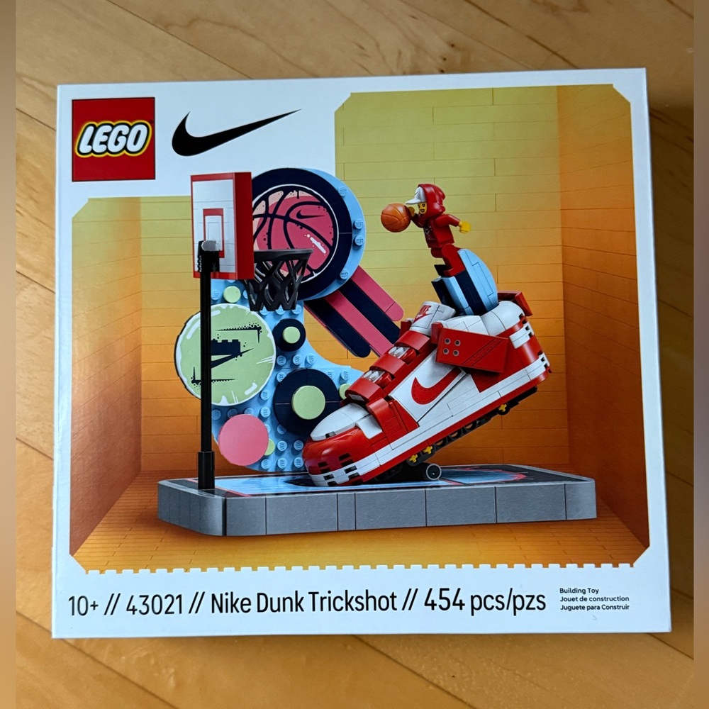 LEGO Nike Dunk Trickshot Set - Red, White, and Black